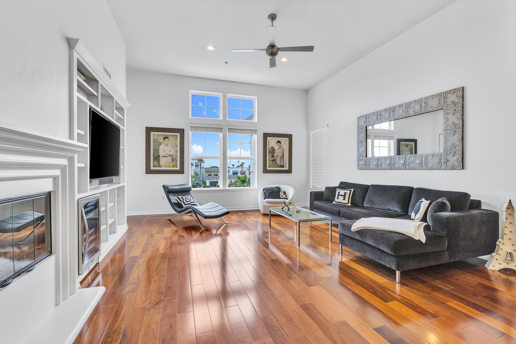 Interior photo (neutral walls) example 39