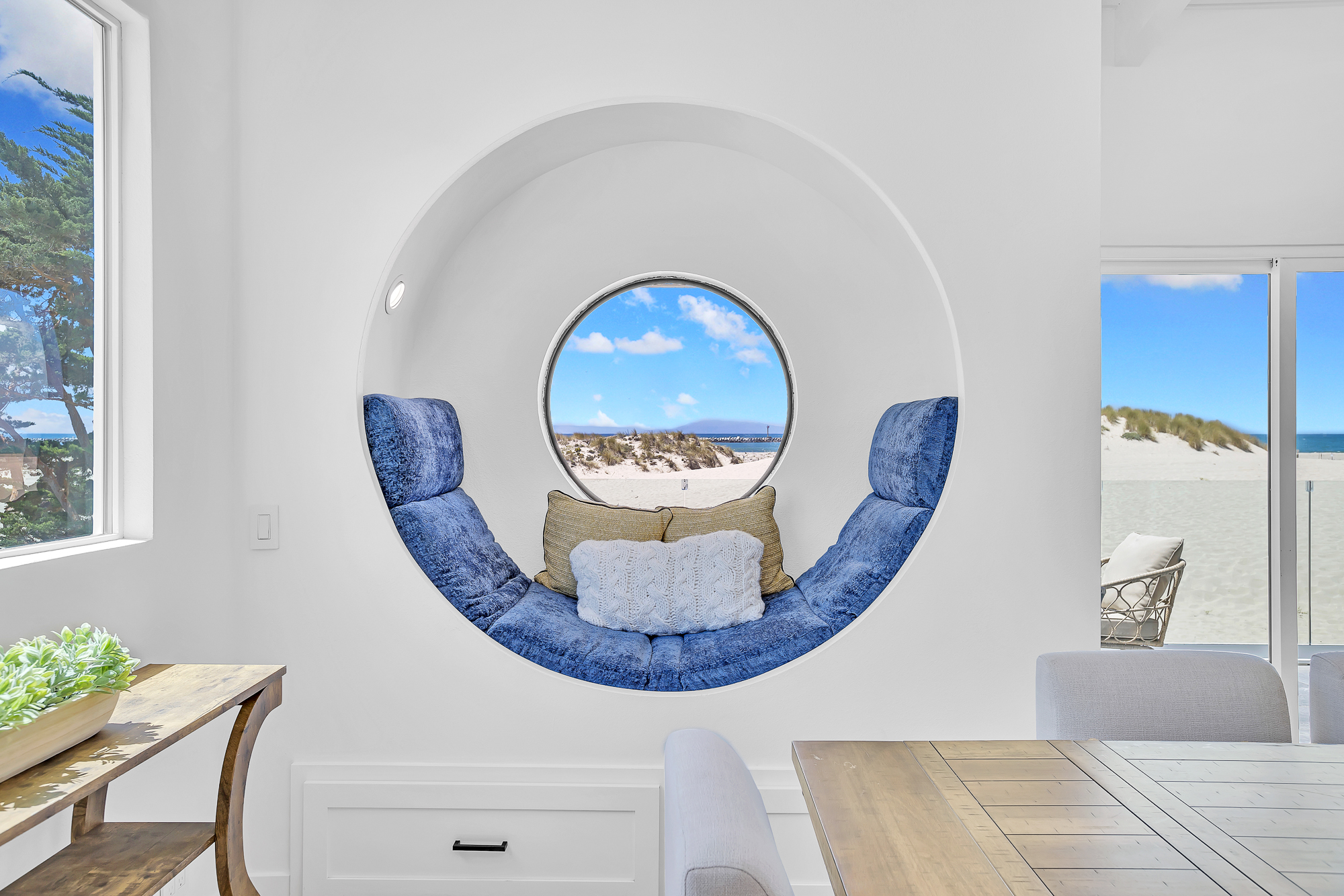 Interior photo (neutral walls) example 6